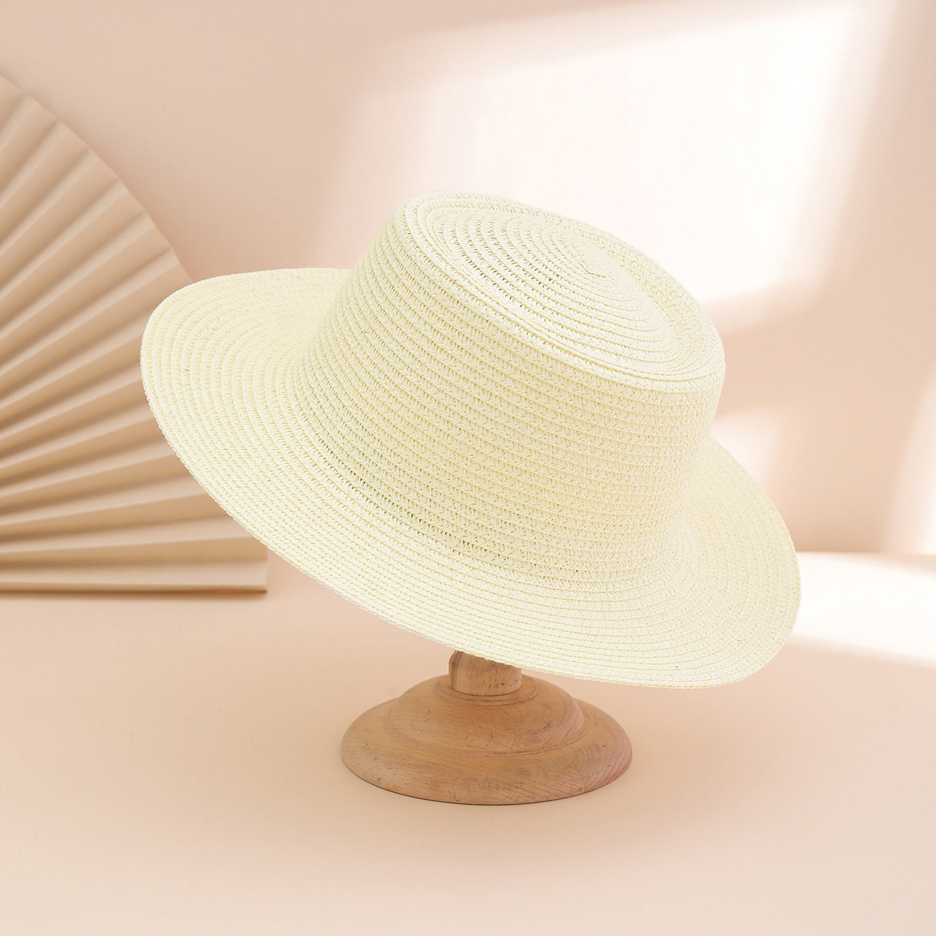 A Stylish And Versatile  Foldable Concave Sun Hat For Ladies